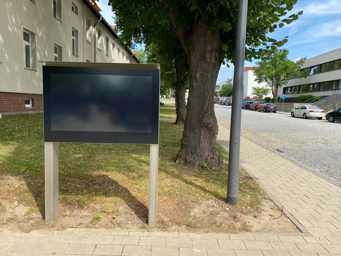 Digital Signage System Fachhochschule – Bild 1