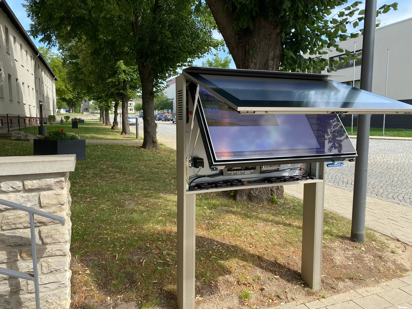 Digital Signage System Fachhochschule – Bild 2