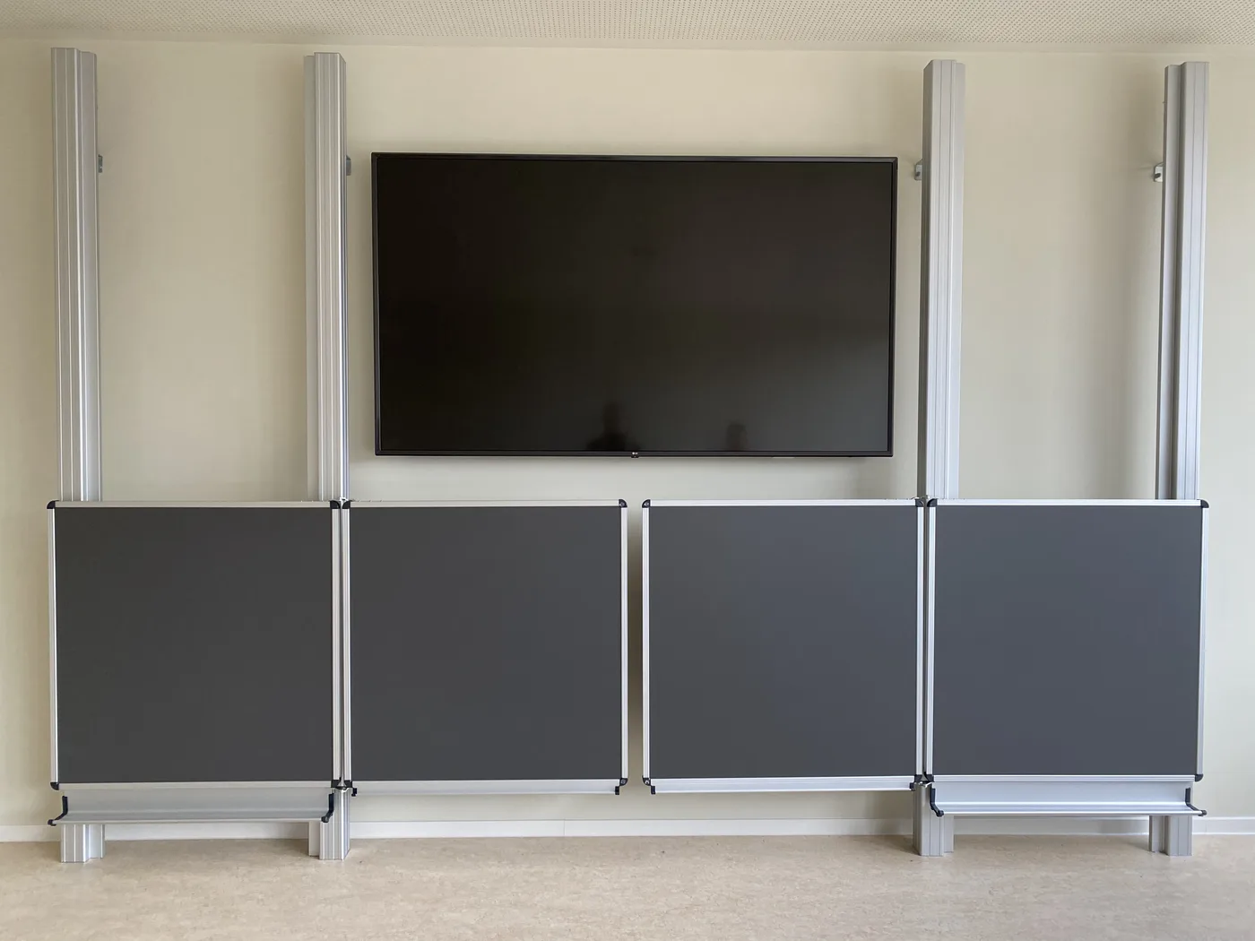 Evangelisches Schulzentrum Radebeul – Graue Tafelflügel – Bild 2