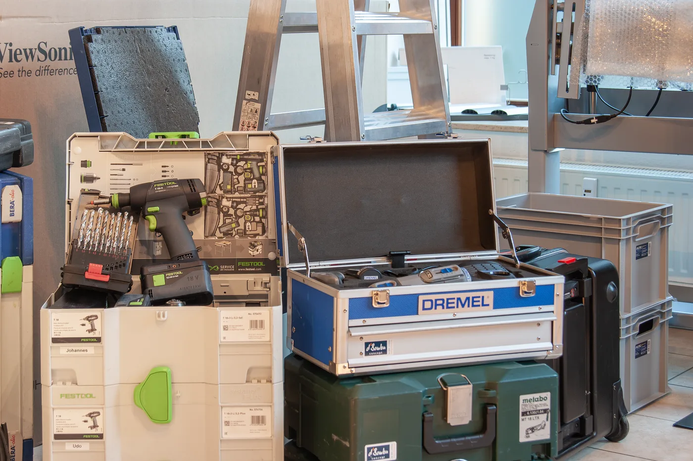 Werkzeug und Montagealltag auf der Baustelle